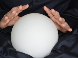 clairvoyant, crystal ball, fortune tellers-1026092.jpg